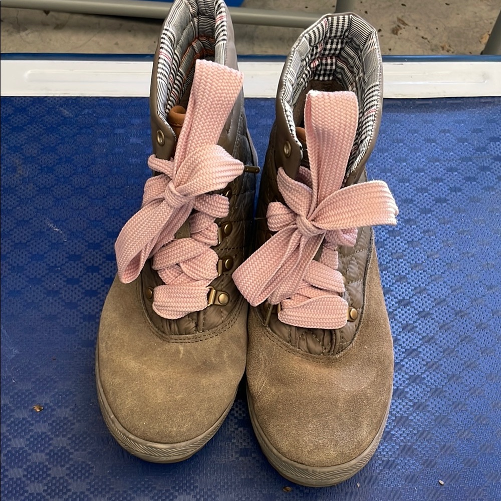 Keds Boots with Pink Laces | size 7.5